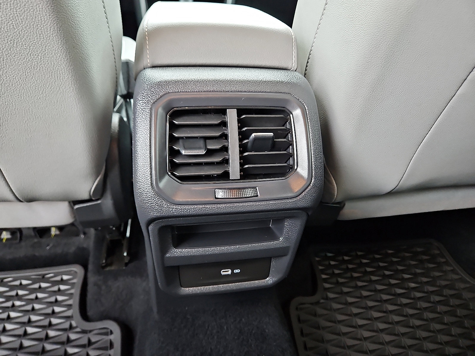 Certified 2022 Volkswagen Taos SE image 8