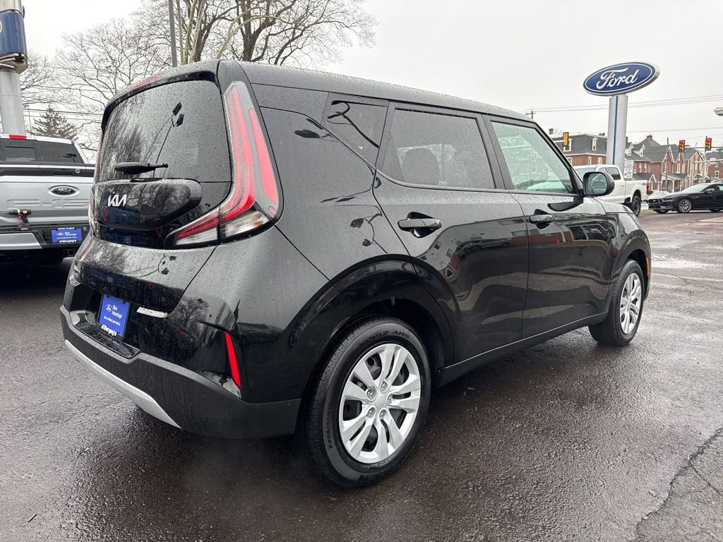 Used 2023 Kia Soul LX image 4
