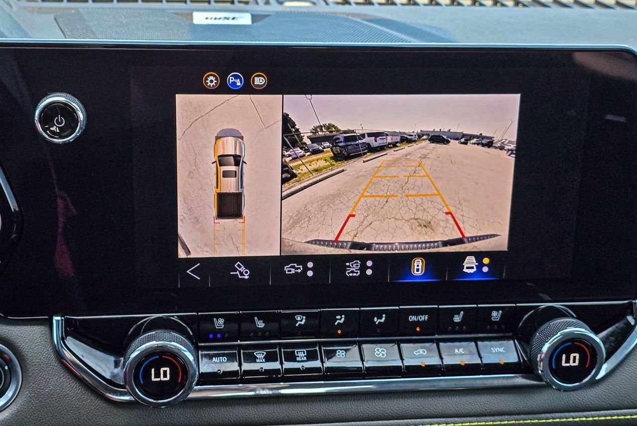 Used 2025 Chevrolet Colorado ZR2 w/ Technology Package AWD/4WD image 19