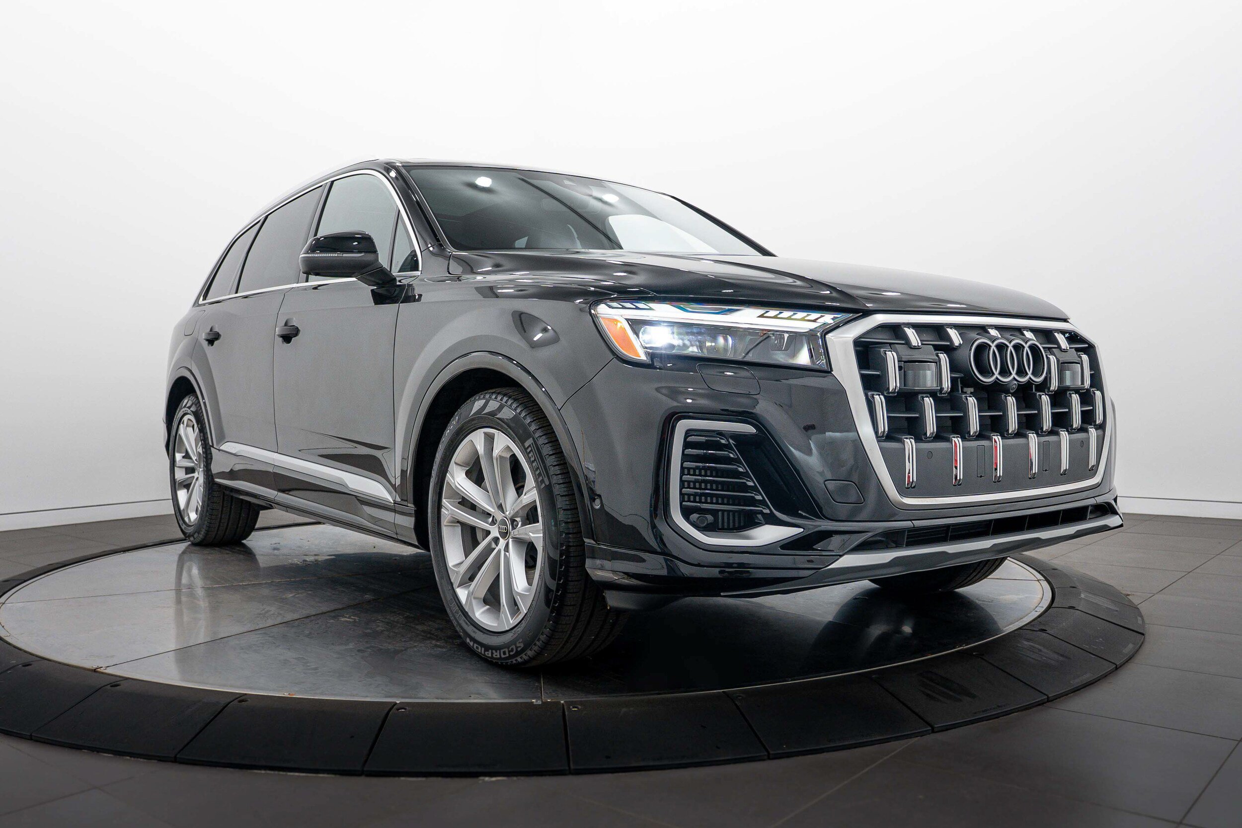 Certified 2025 Audi Q7 3.0T Prestige w/ Prestige Package AWD/4WD image 1