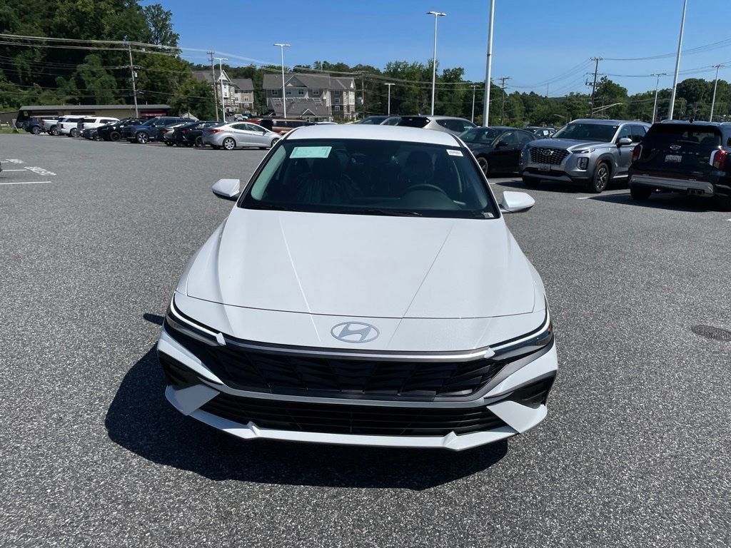 New 2026 Hyundai Elantra SE FWD image 3