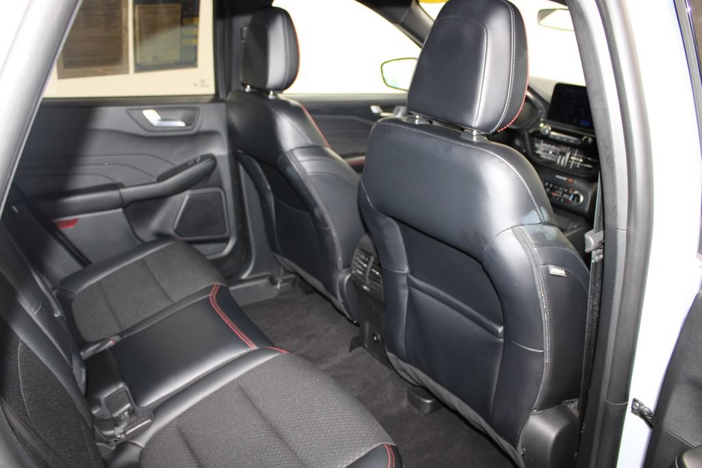 Used 2025 Ford Escape ST-Line Select w/ Class II Trailer Tow Package AWD/4WD image 33
