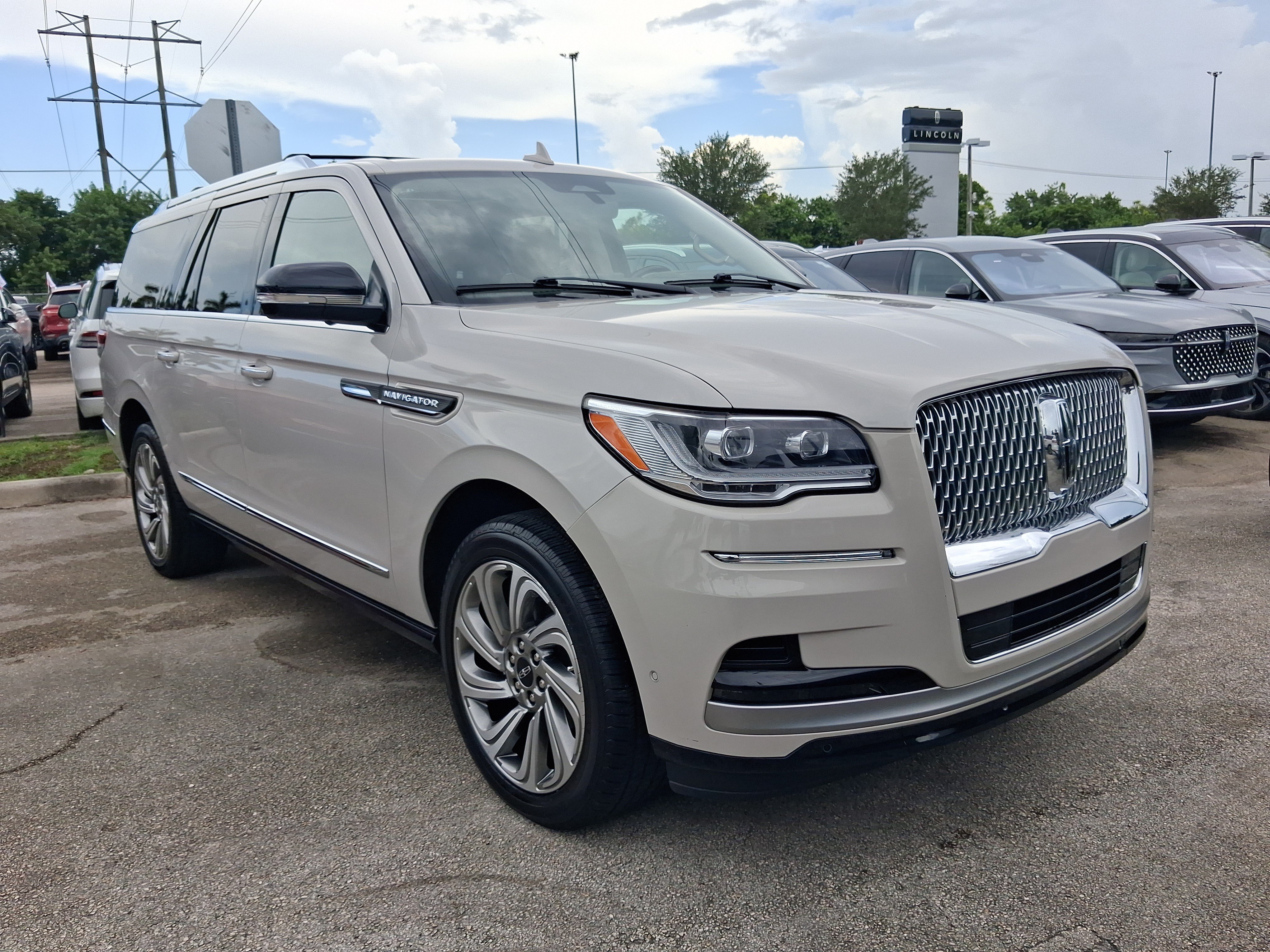 Used 2023 Lincoln Navigator L Reserve RWD image 21