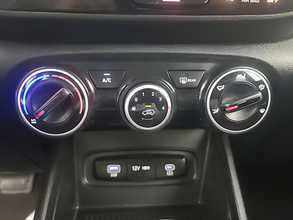 Used 2024 Hyundai Venue SE FWD image 33