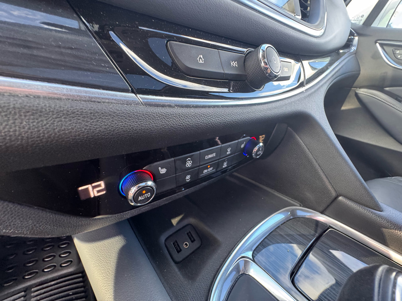 Used 2019 Buick Enclave Essence image 34