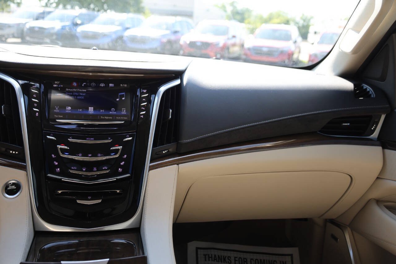 Used 2020 Cadillac Escalade Luxury AWD/4WD image 26
