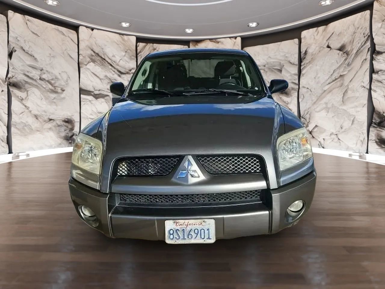 Used 2007 Mitsubishi Raider LS RWD image 2