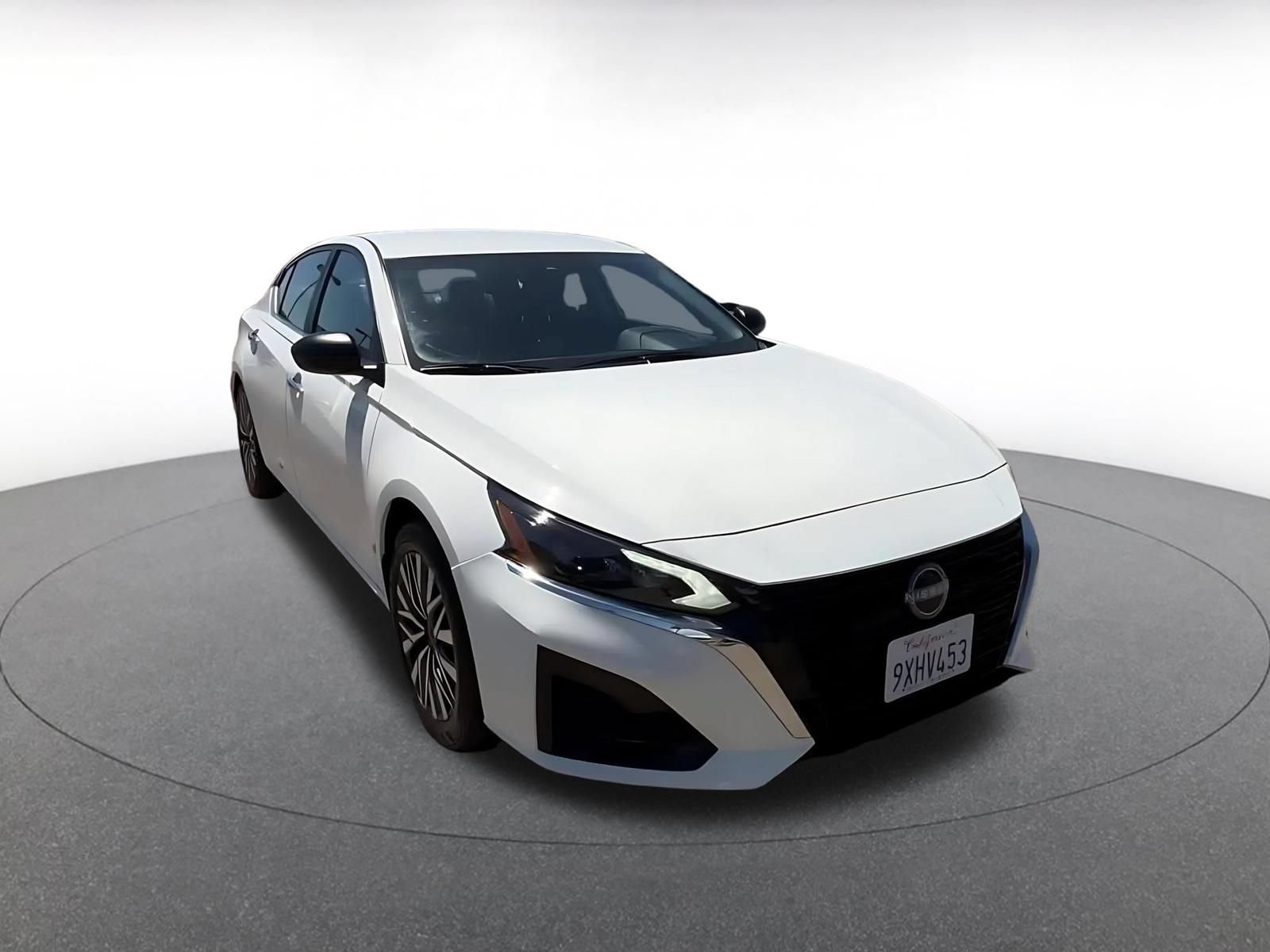 Used 2025 Nissan Altima 2.5 SV FWD image 3