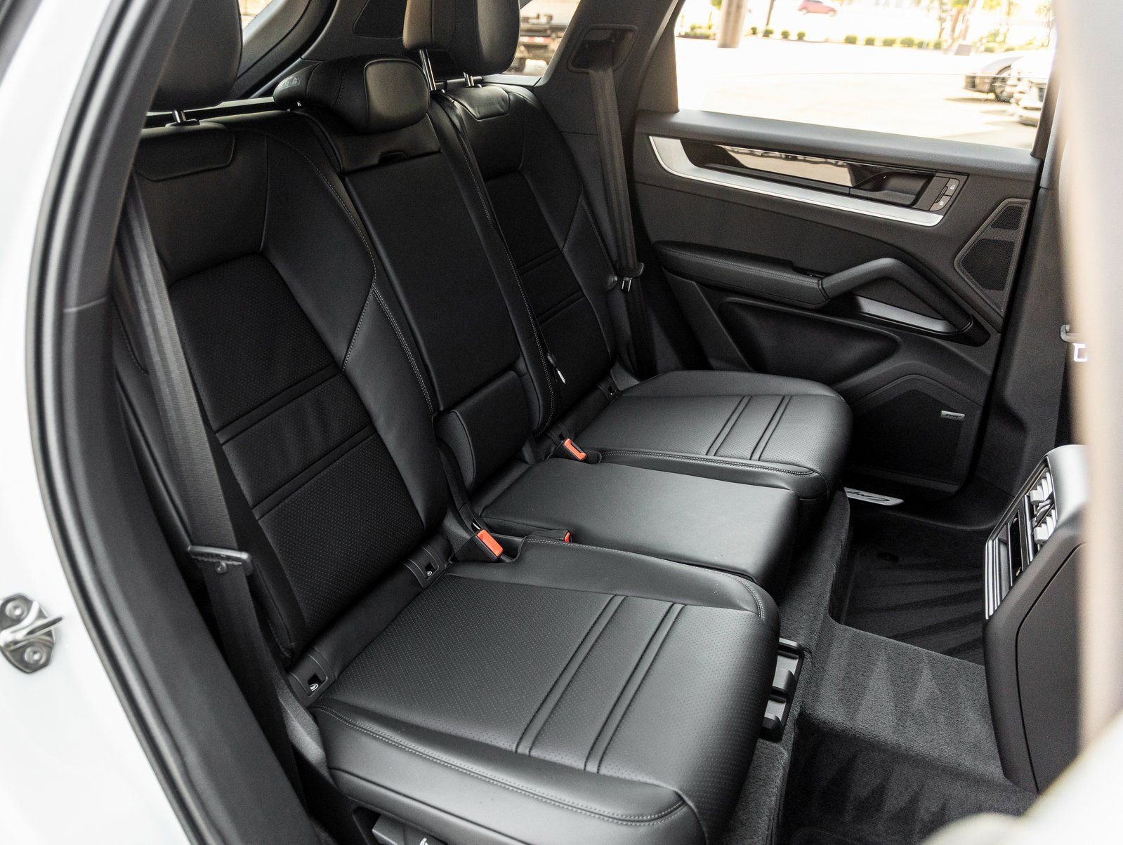 Certified 2025 Porsche Cayenne image 37