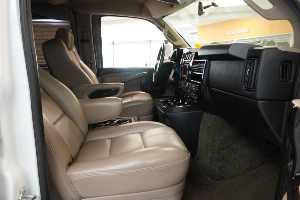 Used 2016 GMC Savana 2500 RWD image 40