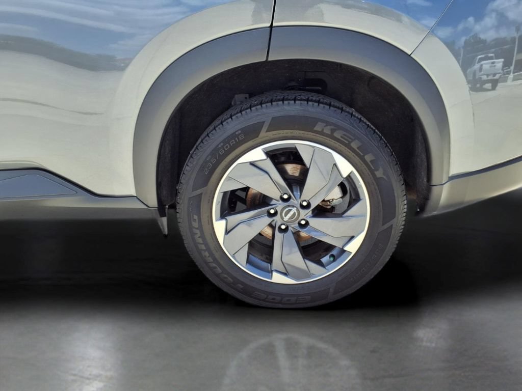Used 2024 Nissan Rogue SV FWD image 23