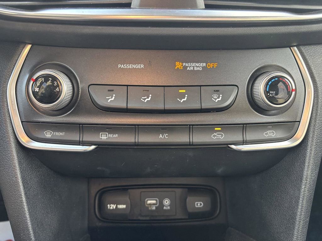 Used 2019 Hyundai Santa Fe SE image 22