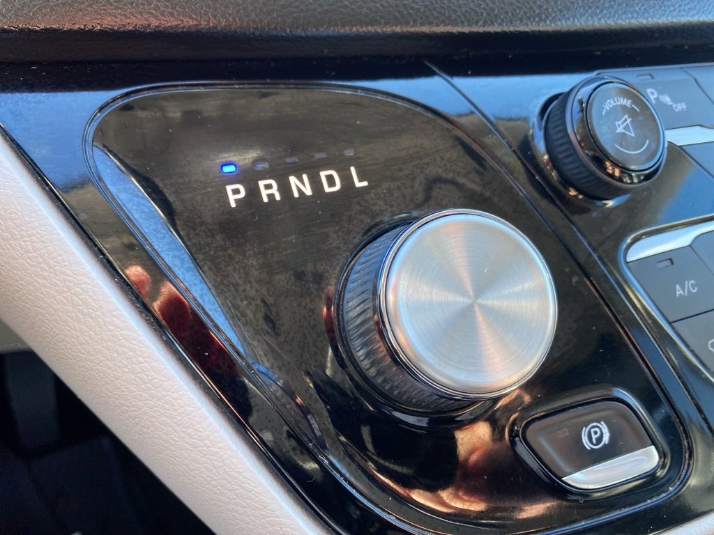 Used 2017 Chrysler Pacifica Touring-L image 35