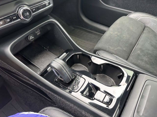 Used 2019 Volvo XC40 T5 R-Design AWD/4WD image 27