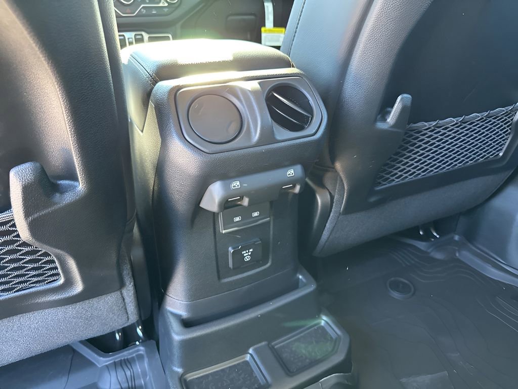 New 2026 Jeep Wrangler Unlimited Sahara AWD/4WD image 25