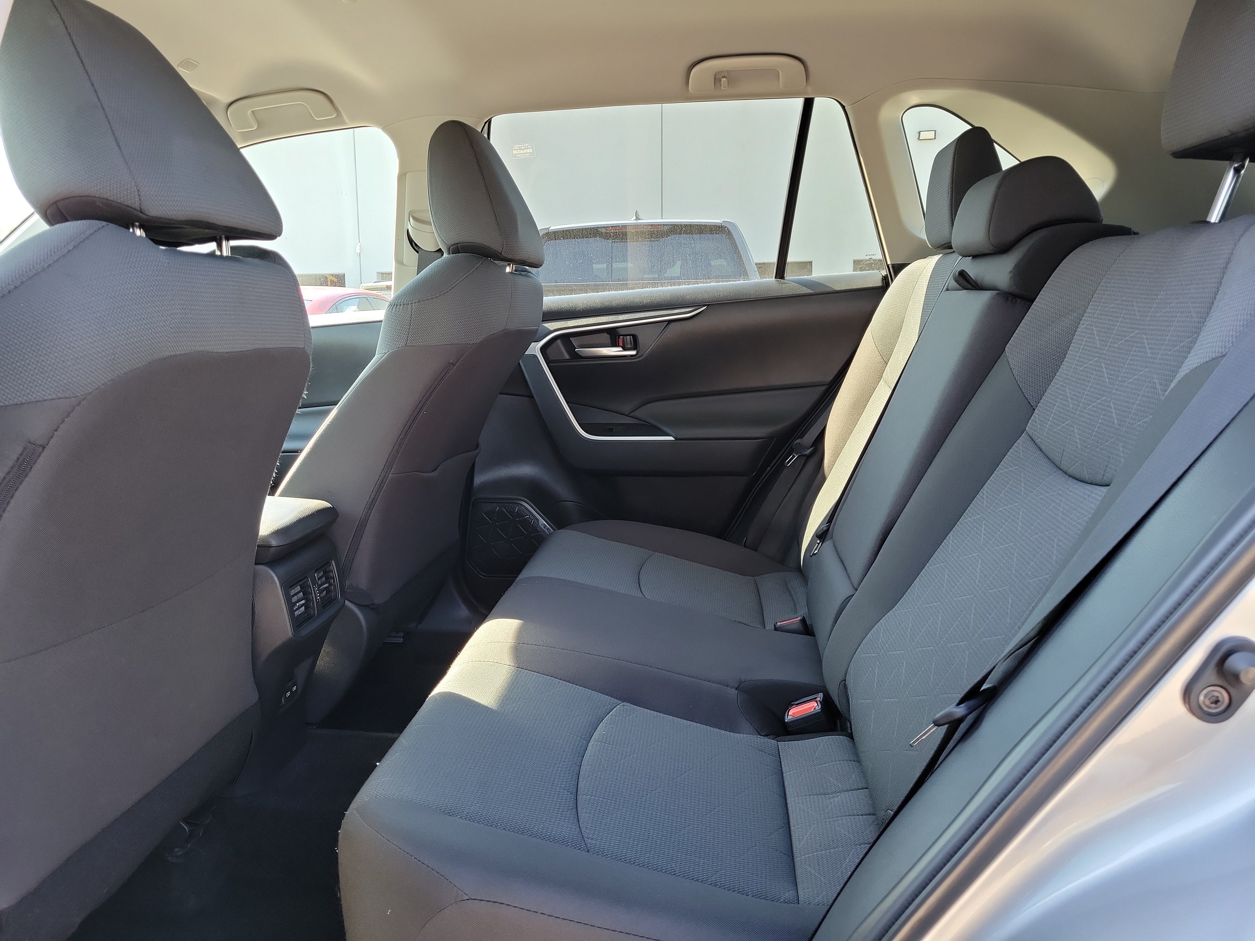 Used 2025 Toyota RAV4 XLE FWD image 18