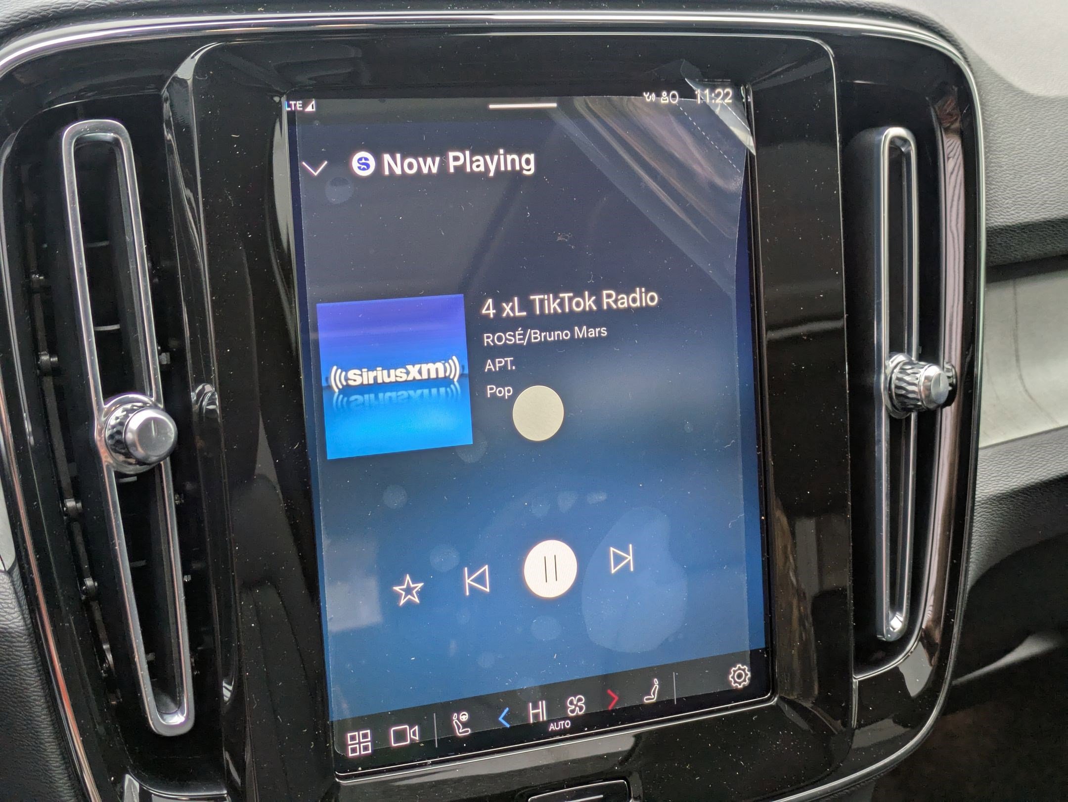 New 2025 Volvo XC40 B5 Plus w/ Protection Package Premier image 13