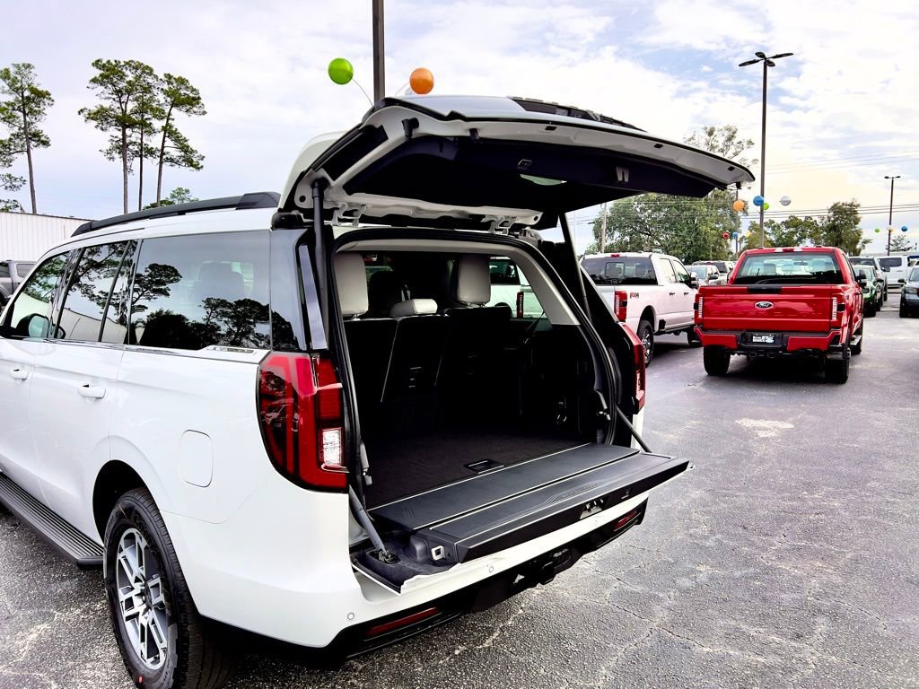 New 2026 Ford Expedition Active image 4