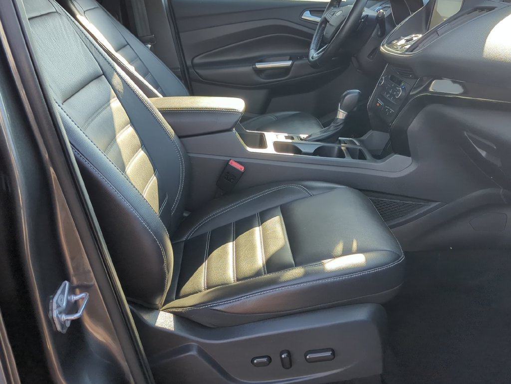 Used 2017 Ford Escape Titanium AWD/4WD image 26
