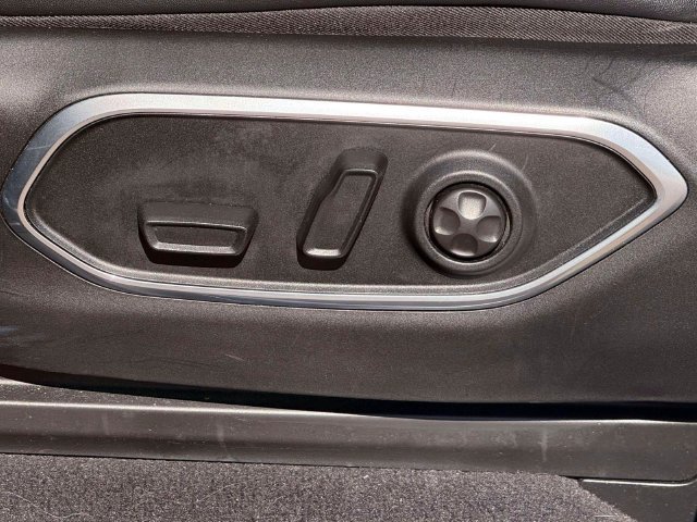 Used 2023 Jeep Wagoneer Series II AWD/4WD image 17