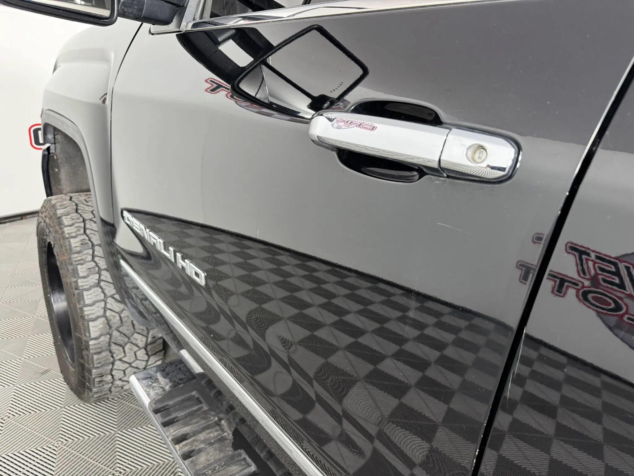 Used 2019 GMC Sierra 2500 Denali w/ Duramax Plus Package AWD/4WD image 25