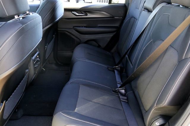 New 2025 Jeep Grand Cherokee Laredo w/ Luxury Tech Group I RWD image 18