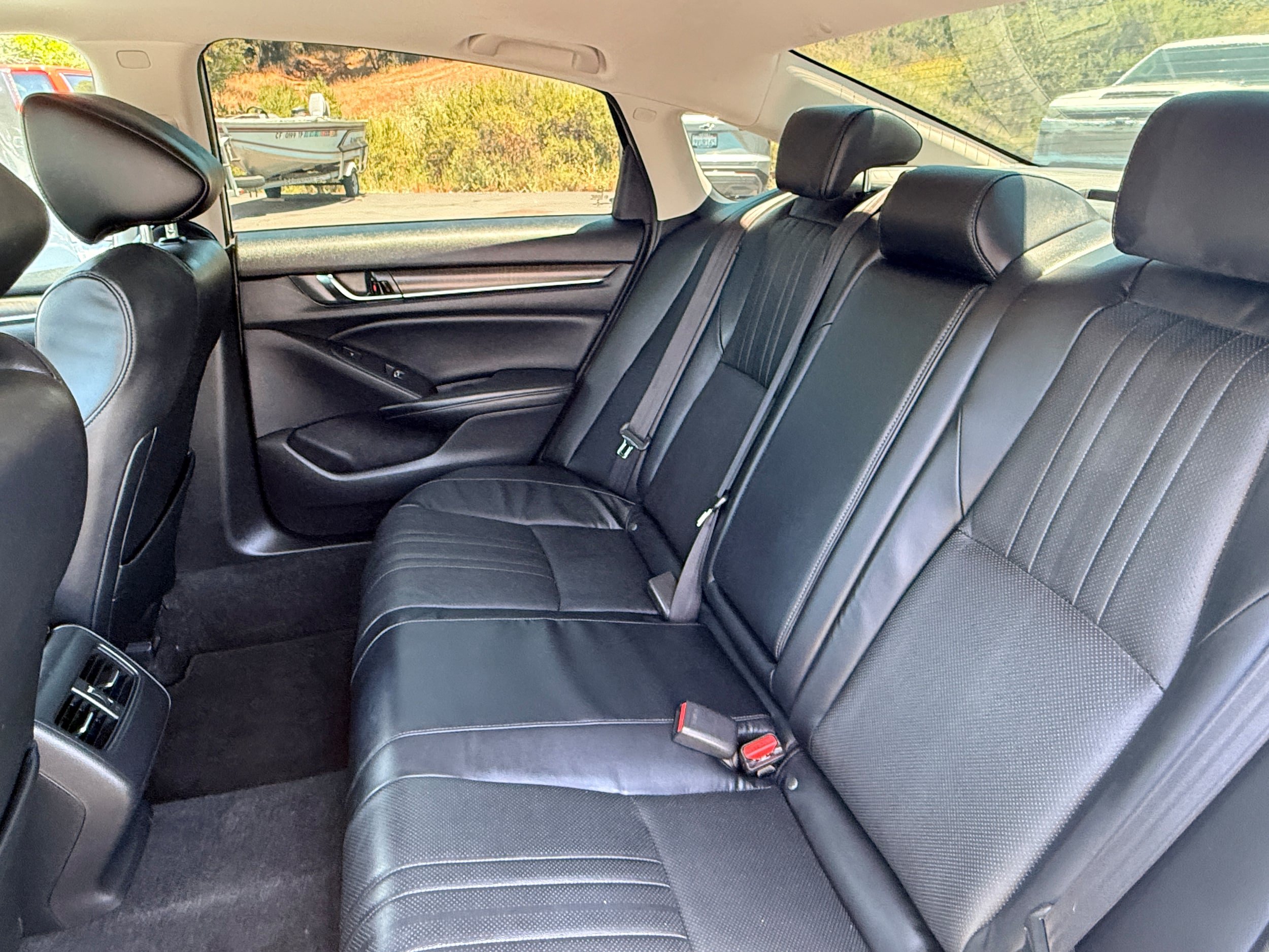 Used 2018 Honda Accord Touring image 10