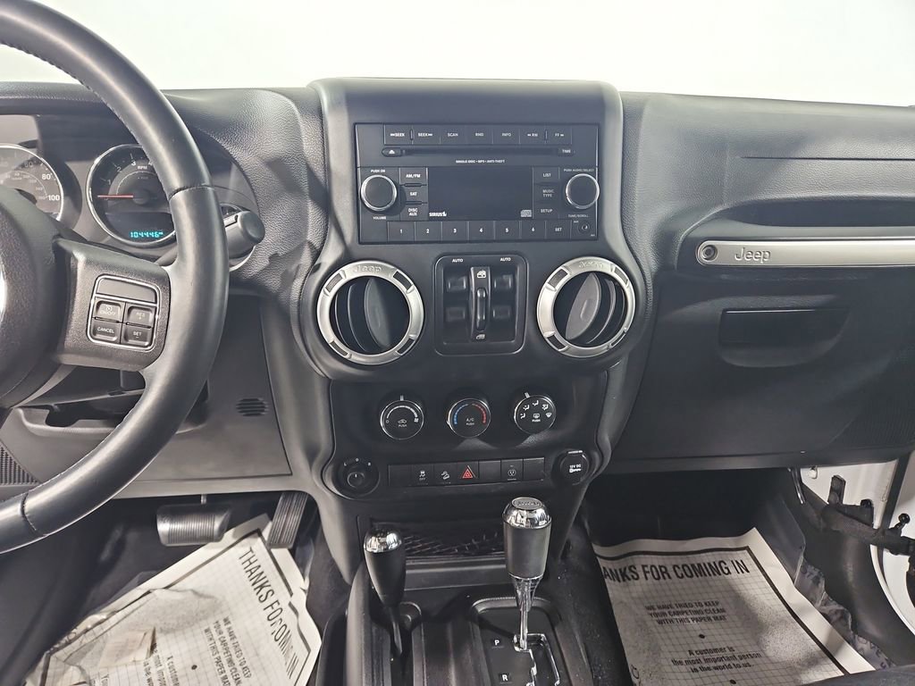 Used 2015 Jeep Wrangler Unlimited Sahara image 18