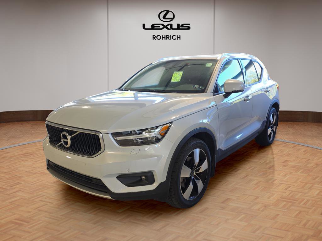 Used 2022 Volvo XC40 T5 Momentum