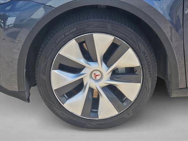 Used 2021 Tesla Model Y Long Range AWD/4WD image 14