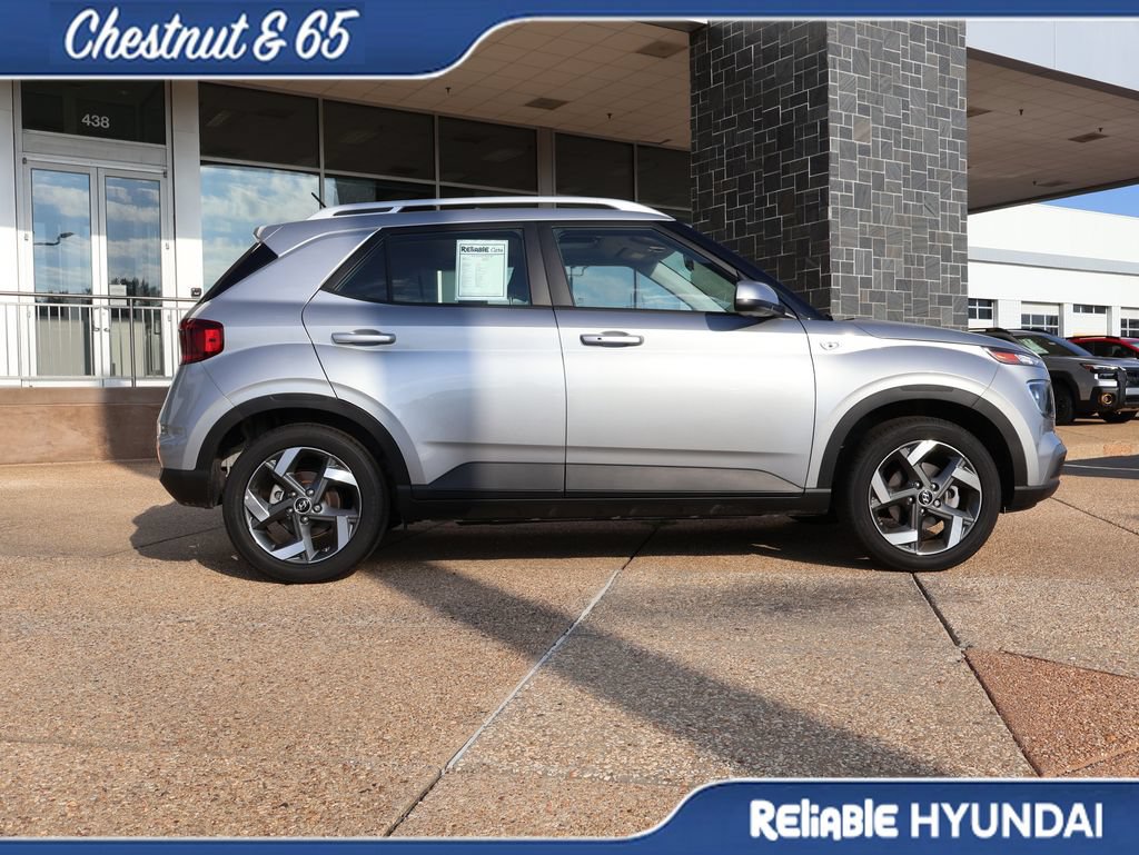 Certified 2025 Hyundai Venue SEL FWD image 7