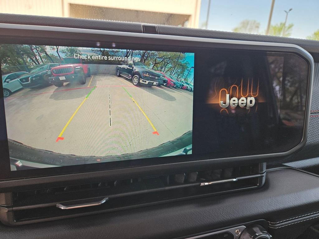 Used 2025 Jeep Wrangler Unlimited Rubicon AWD/4WD image 22