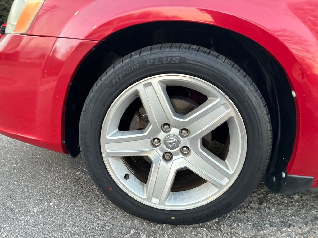 Used 2013 Dodge Avenger SE image 25