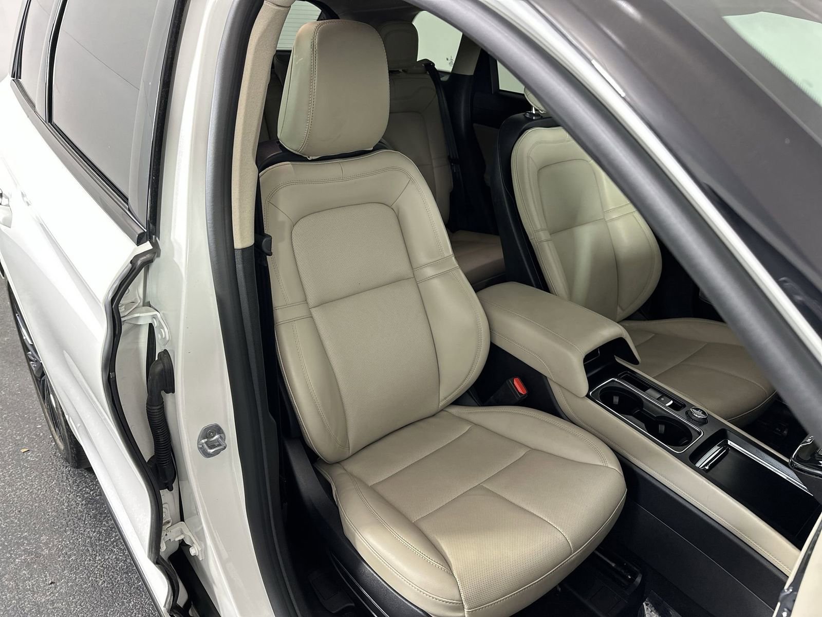 Used 2025 Lincoln Corsair FWD w/ Equipment Group 101A image 31