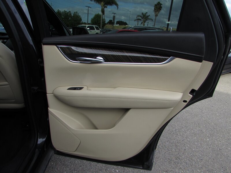 Used 2017 Cadillac XT5 FWD image 28