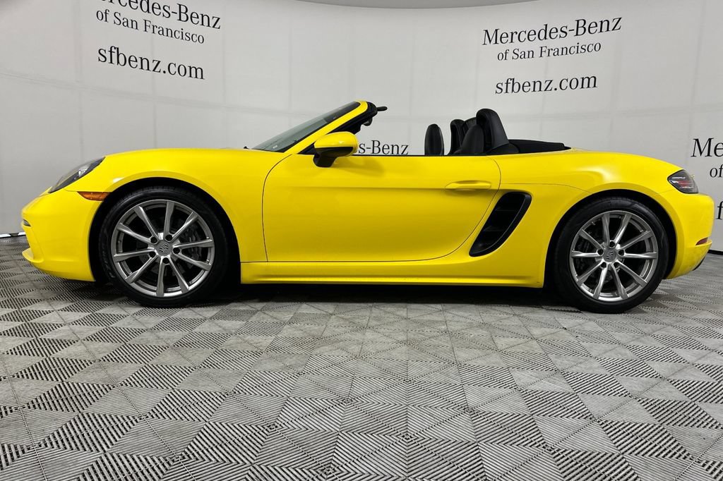 Used 2017 Porsche 718 Boxster RWD image 7