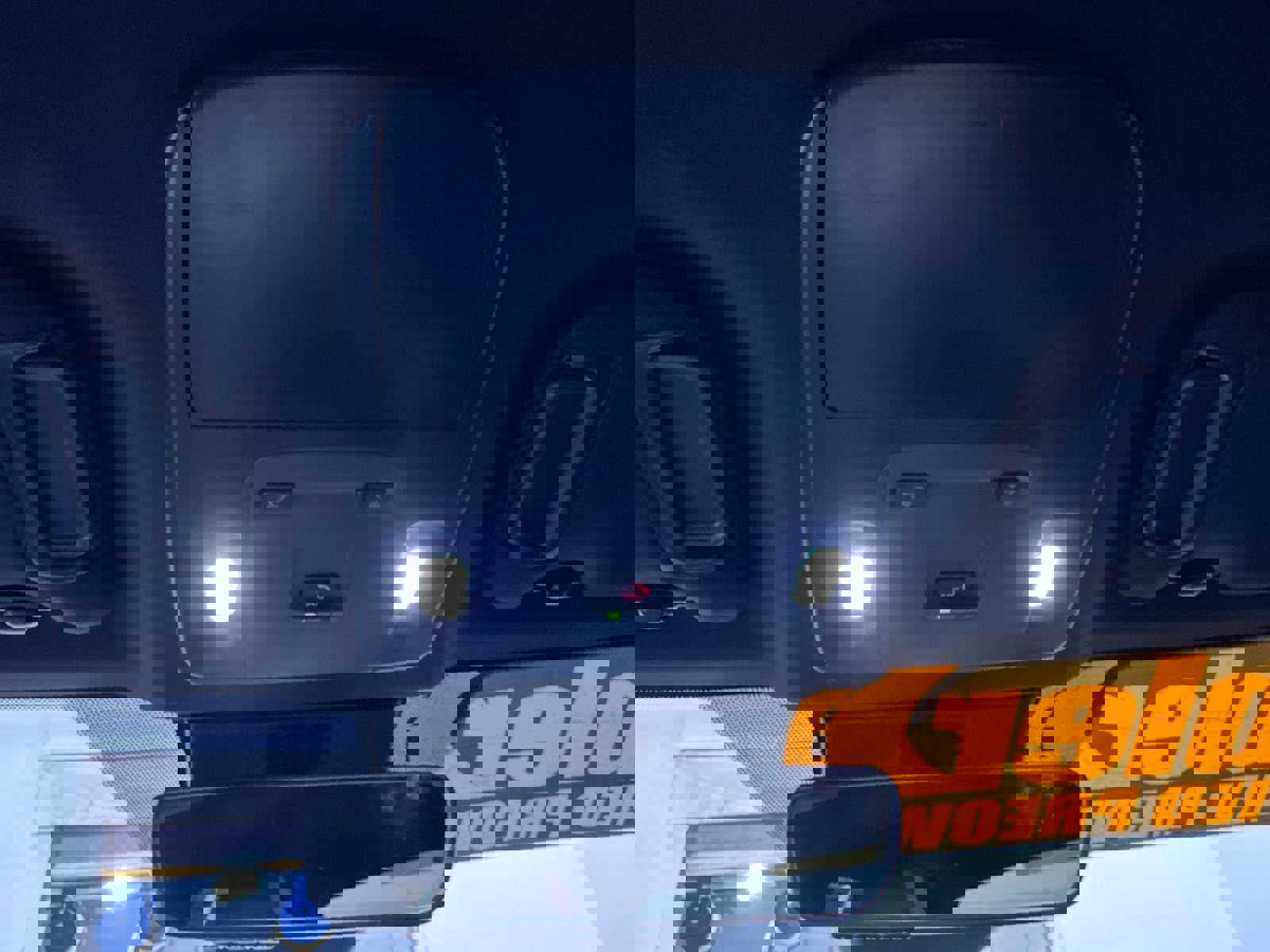 Used 2025 Toyota Camry SE w/ Convenience Package image 30