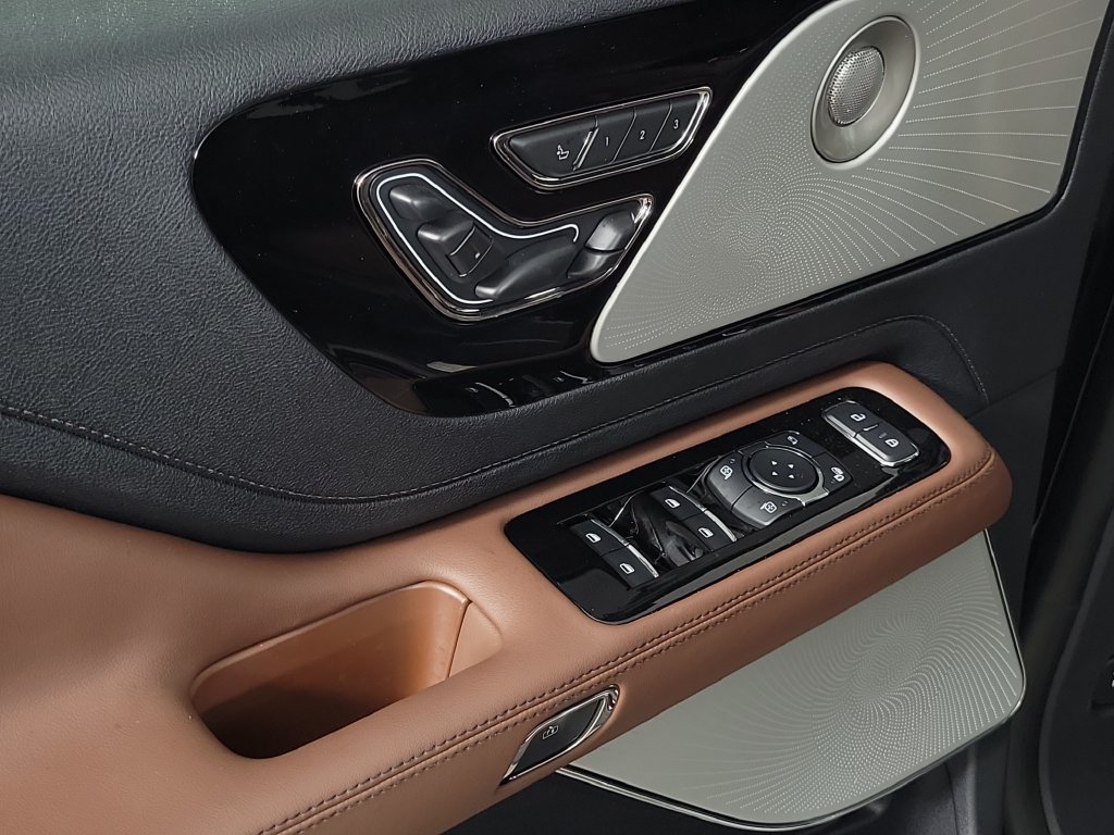 New 2026 Lincoln Aviator Reserve w/ Luxury Package RWD image 22