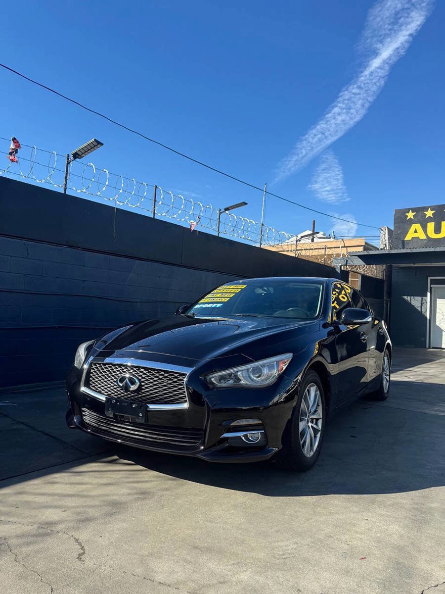 Used 2016 INFINITI Q50 2.0t w/ Moonroof Package