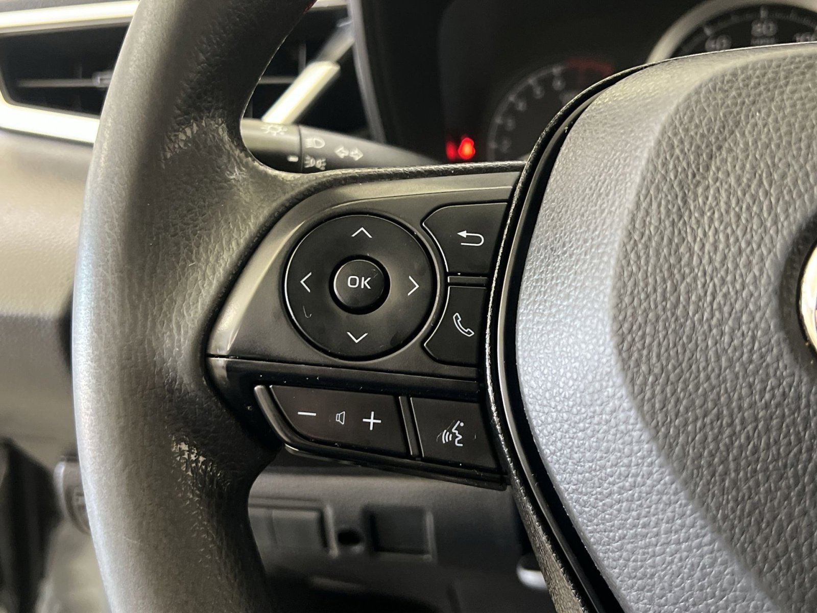 Used 2022 Toyota Corolla LE image 28