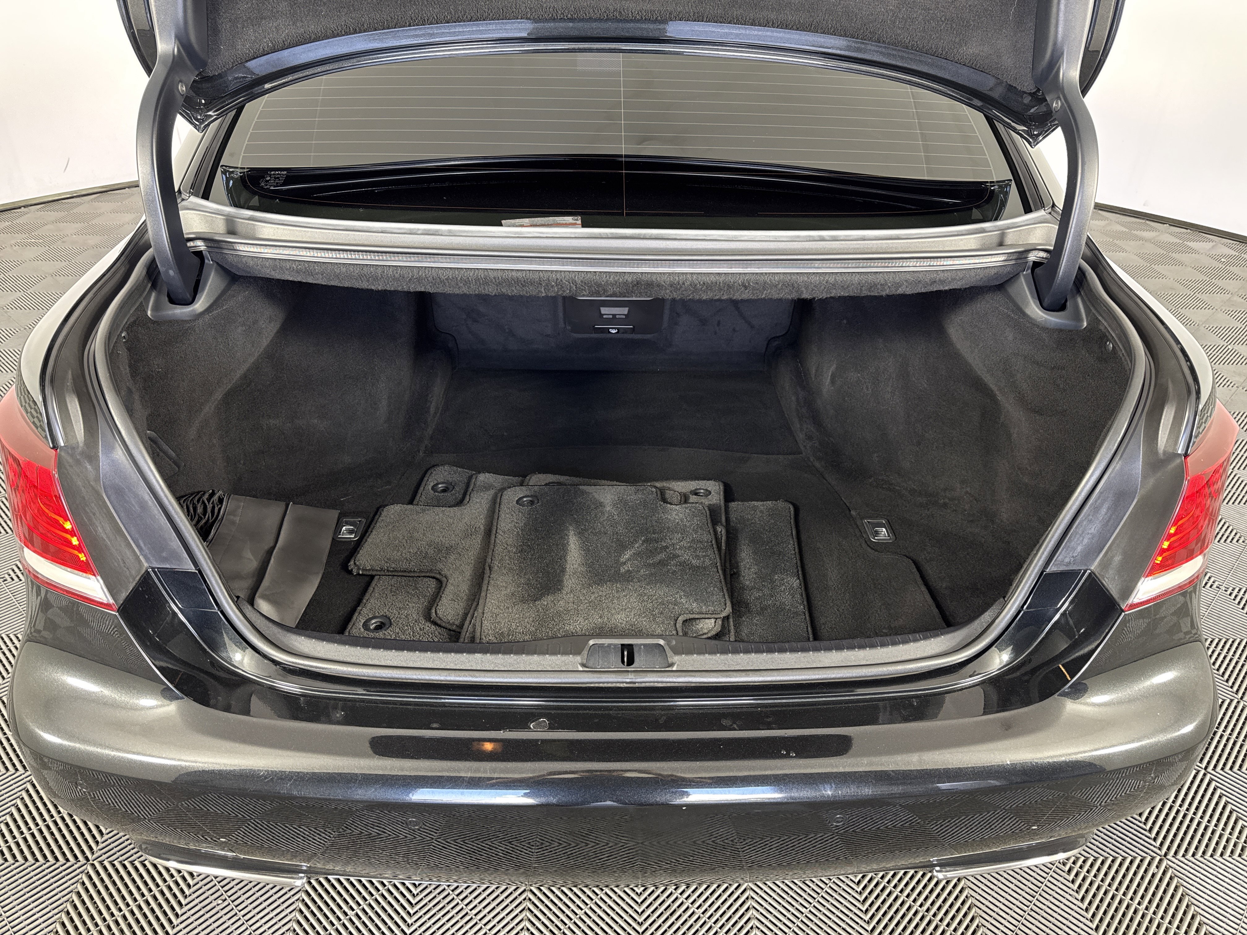 Used 2017 Lexus LS 460 w/ F Sport Midnight Edition RWD image 23