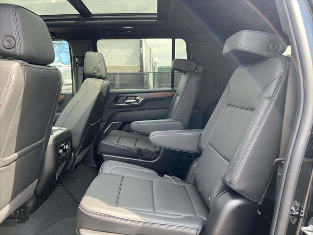 Used 2025 GMC Yukon XL Denali w/ Sun & Power Step Package image 12