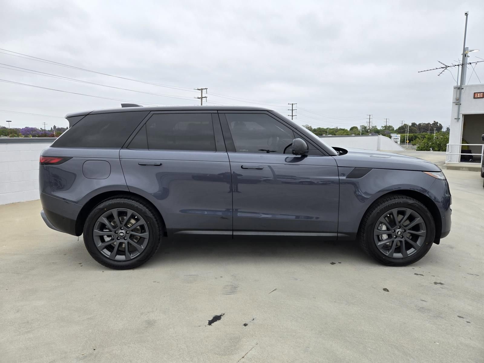 Used 2023 Land Rover Range Rover Sport SE AWD/4WD image 2