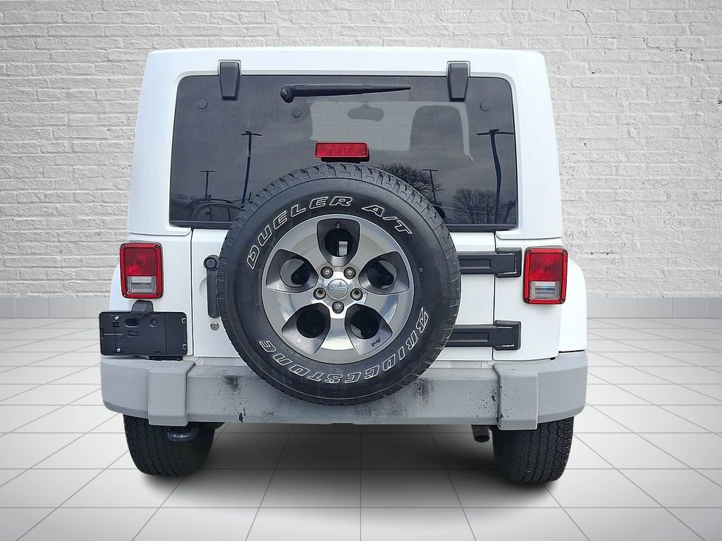 Used 2017 Jeep Wrangler Unlimited Sahara w/ Dual Top Group AWD/4WD image 5