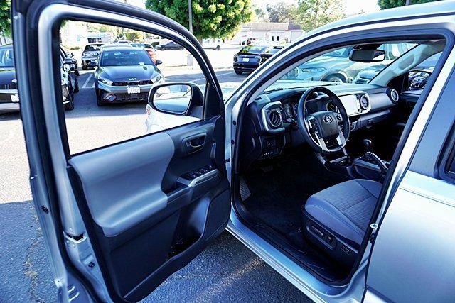 Used 2022 Toyota Tacoma SR5 RWD image 36