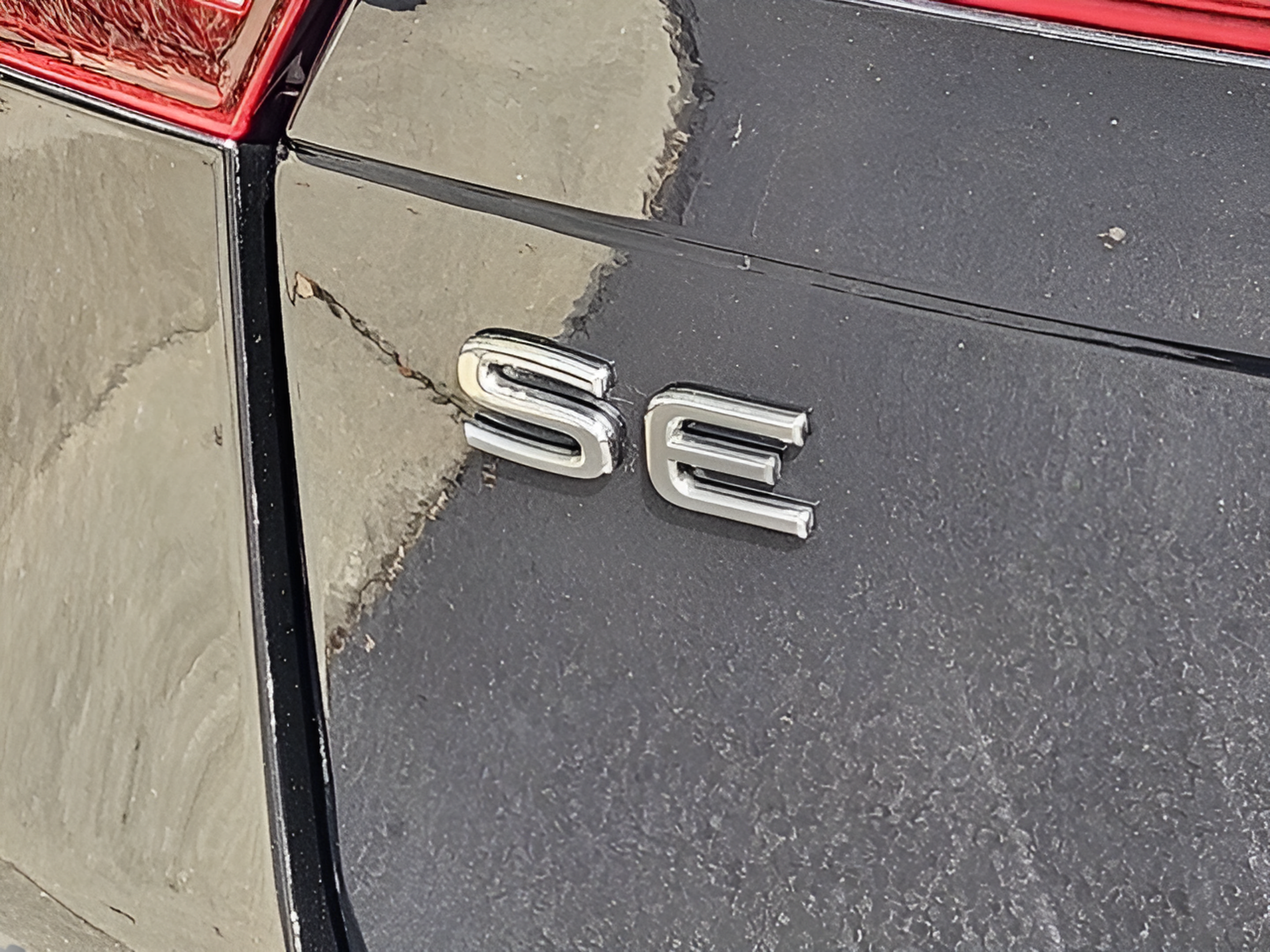 Certified 2023 Volkswagen Tiguan SE R-Line FWD image 30