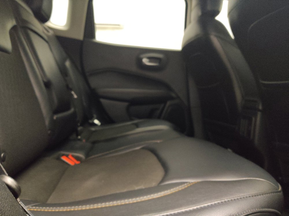 Used 2017 Jeep Compass Latitude FWD image 19