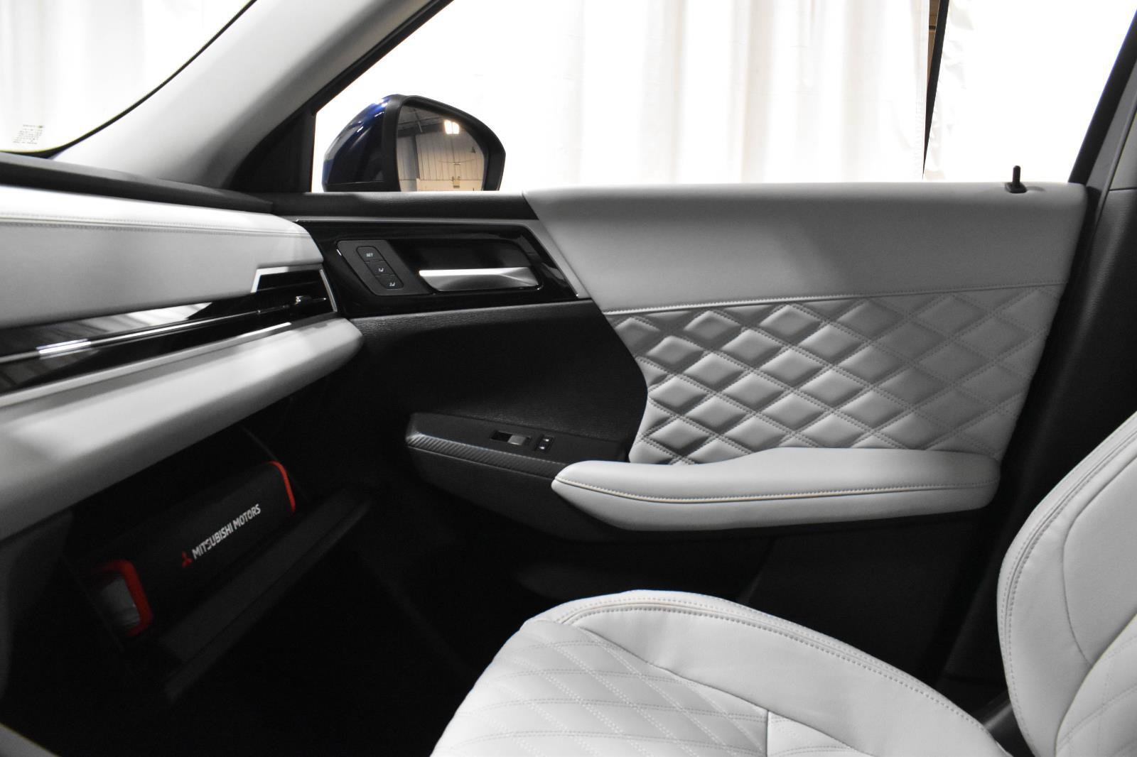 Used 2023 Mitsubishi Outlander SEL image 20