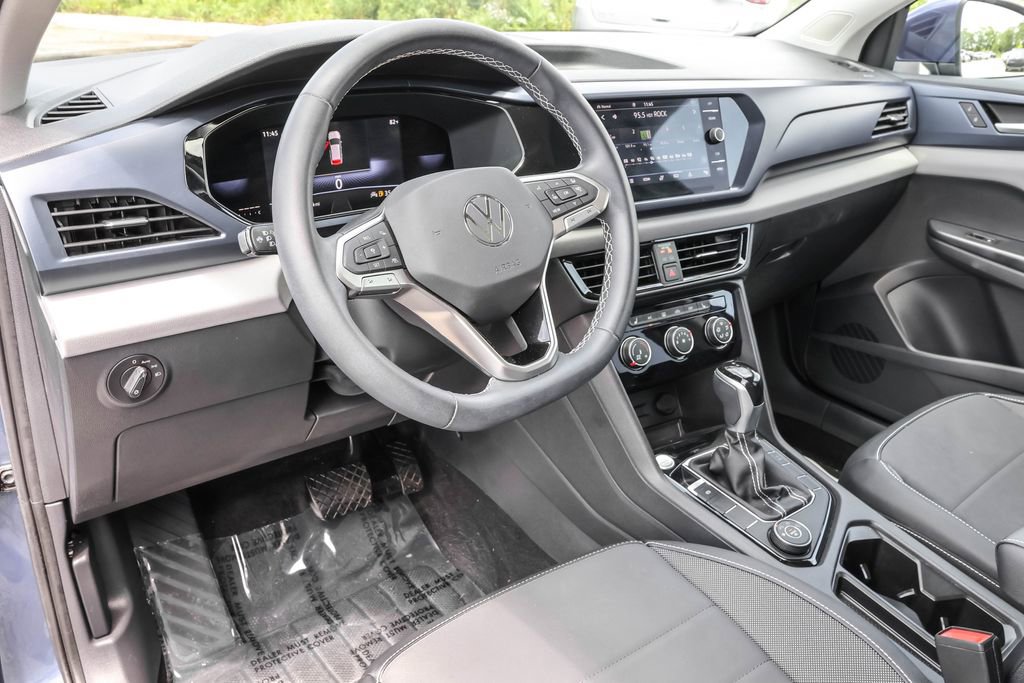 Used 2023 Volkswagen Taos SE w/ Panoramic Sunroof Package AWD/4WD image 4