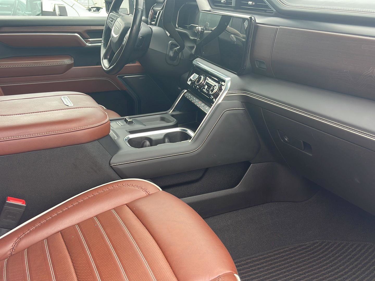 Used 2024 GMC Sierra 3500 Denali Ultimate image 8